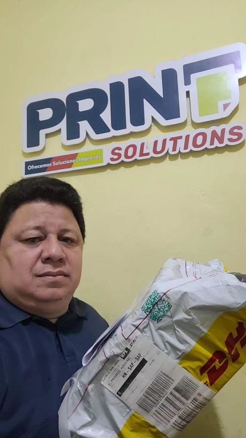 Honduras -Sr.Juan Fajado -Volta a comprar Repuestos de Plotters