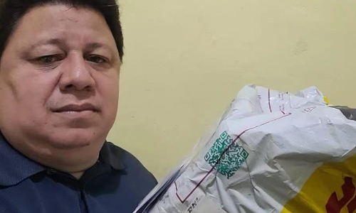 Honduras -Sr.Juan Fajado -Volta a comprar Repuestos de Plotters